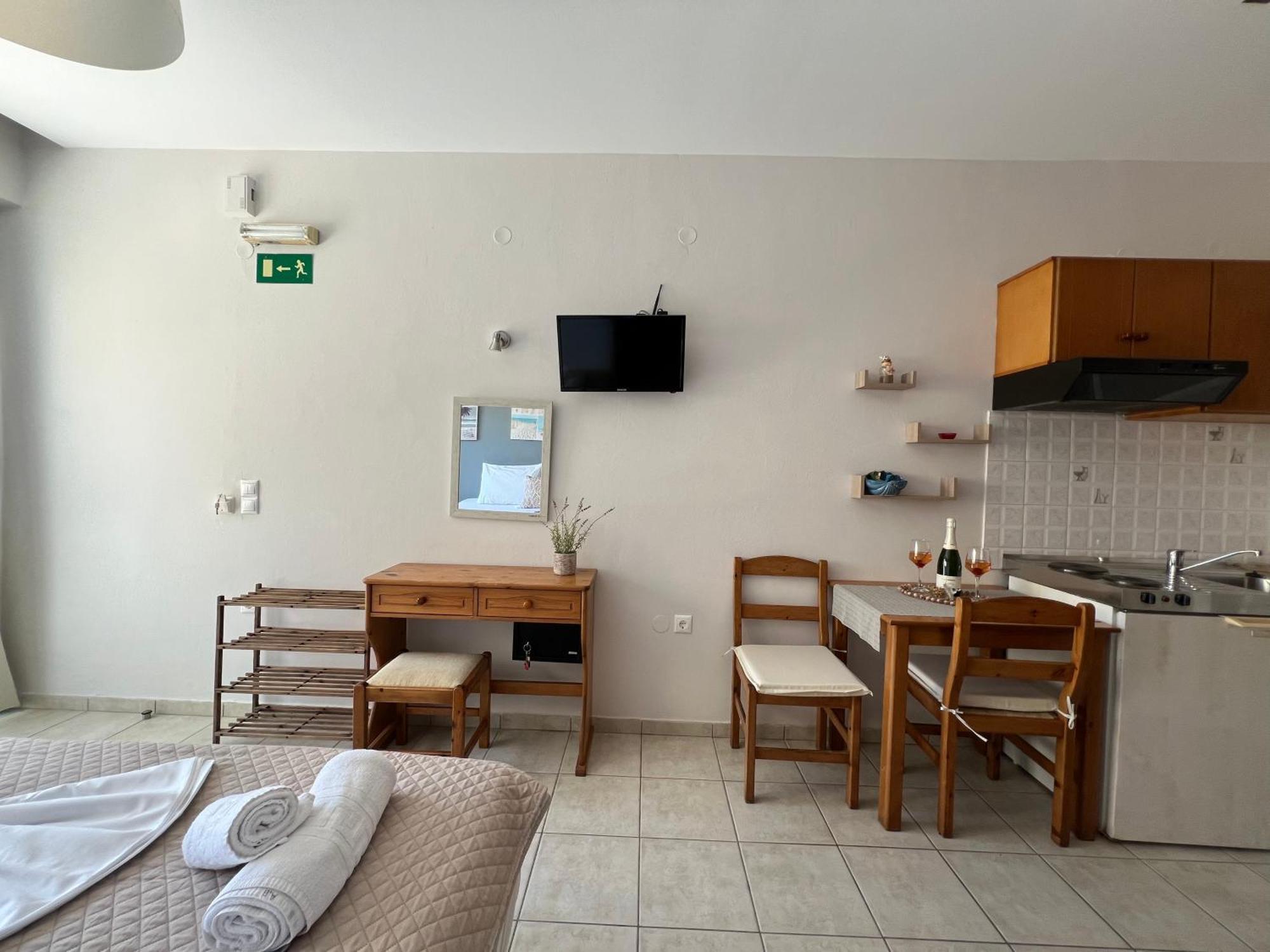 Artemis Rooms Two Steps By The Sea Platanias  Ngoại thất bức ảnh